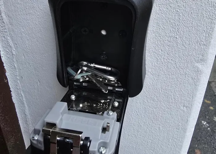 Apartment 75m2 In Zittauer Stadtzentrum Innenstadt Innenring Lage - Wohnen Auf Zeit In - 3 Raum *