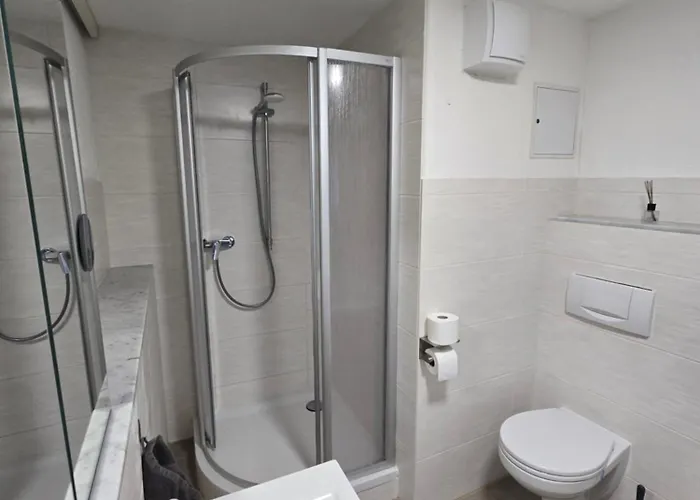 Apartment 75m2 In Zittauer Stadtzentrum Innenstadt Innenring Lage - Wohnen Auf Zeit In - 3 Raum